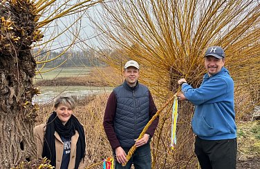 Kouzlo večerního baseballu a pomoc malému bojovníkovi