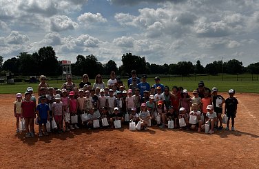 První krůčky s baseballem přivedly předškoláky na hřiště.