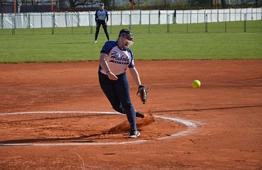 Hlubocké kadetky  zahájily sezonu 4.místem