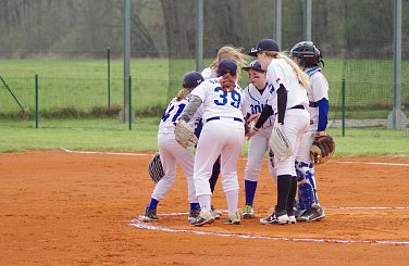 Vítězný vstup do ligy žákyň pro Sokol Hluboká