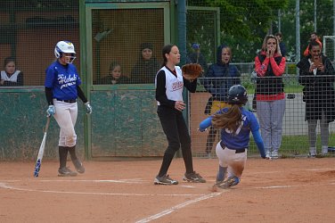 Hlubocké žákyně přivezly z Prahy bronz