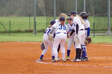 Vítězný vstup do ligy žákyň pro Sokol Hluboká